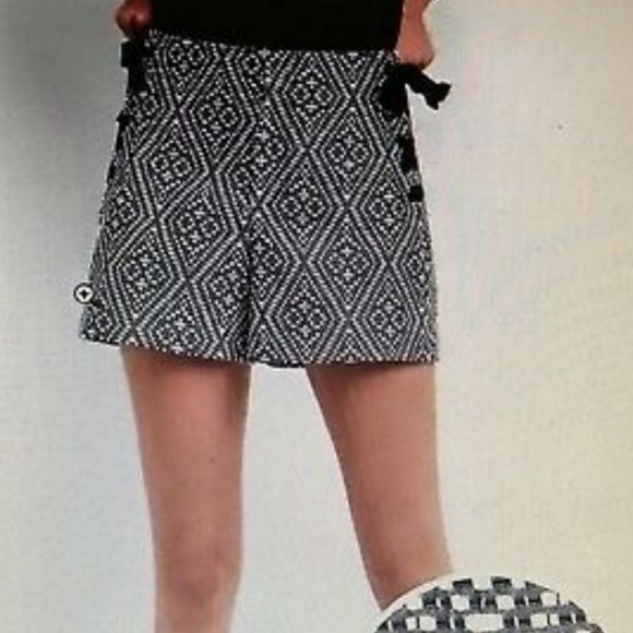 GAP textured woven shorts with ribbon laces - Picture 8 of 8